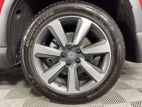Used 2025 Honda Pilot Touring image 11