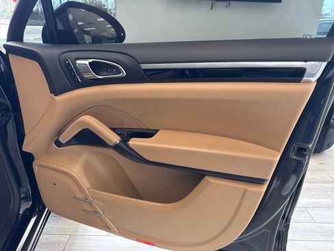 Used 2018 Porsche Cayenne Platinum Edition AWD/4WD image 21