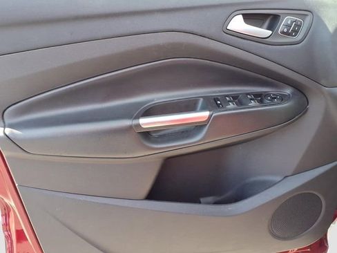 Used 2019 Ford Escape Titanium image 22