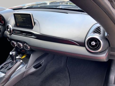 Used 2018 FIAT 124 Spider Abarth w/ Convenience Group RWD image 16