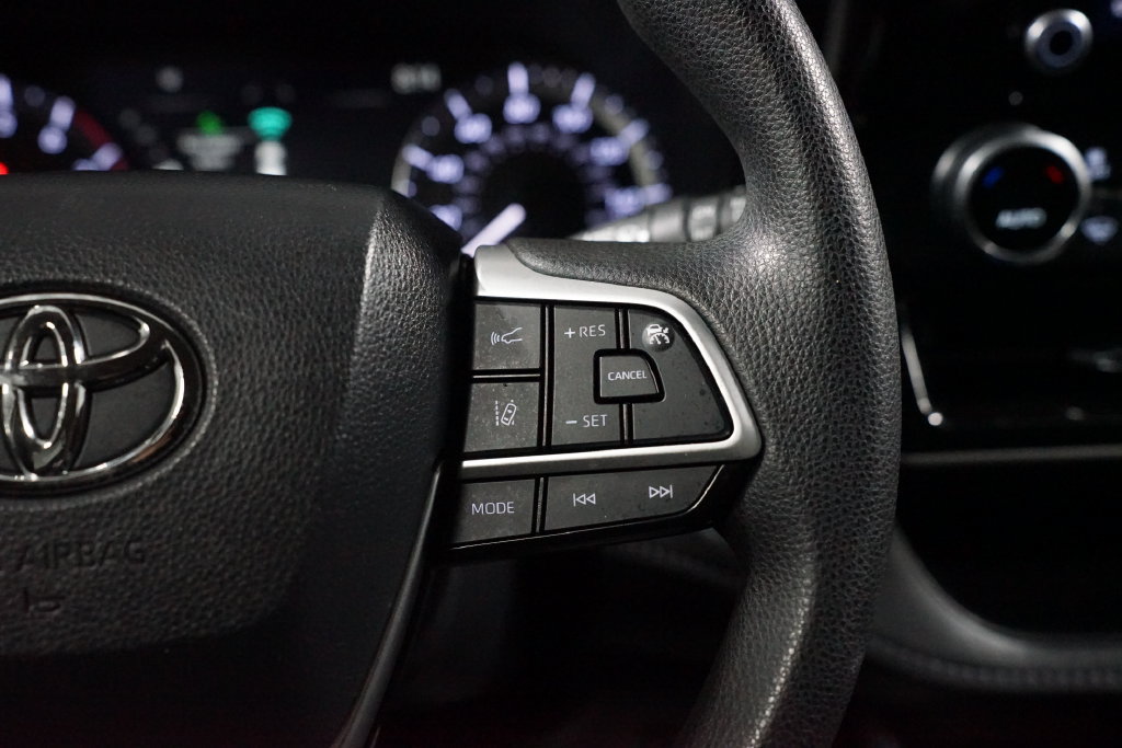Used 2023 Toyota Highlander L FWD image 13