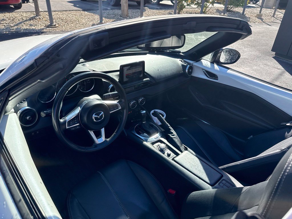Used 2020 MAZDA MX-5 Miata RF Grand Touring RWD image 9
