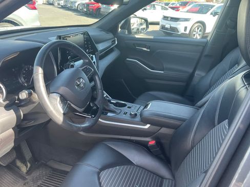 Used 2022 Toyota Highlander XSE image 9