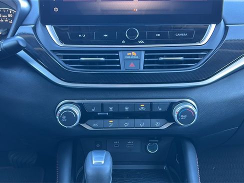 Used 2024 Nissan Altima 2.5 SR w/ SR Premium Package image 18