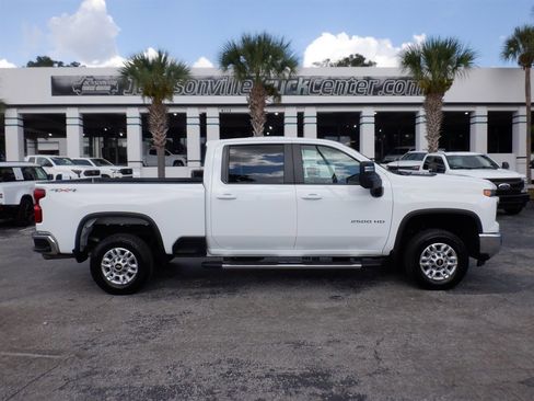 Used 2024 Chevrolet Silverado 2500 LT image 1