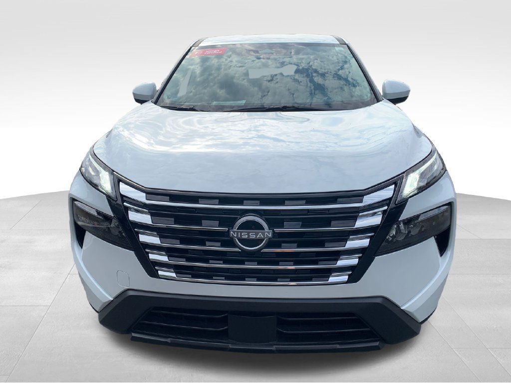 Certified 2025 Nissan Rogue SV FWD image 16