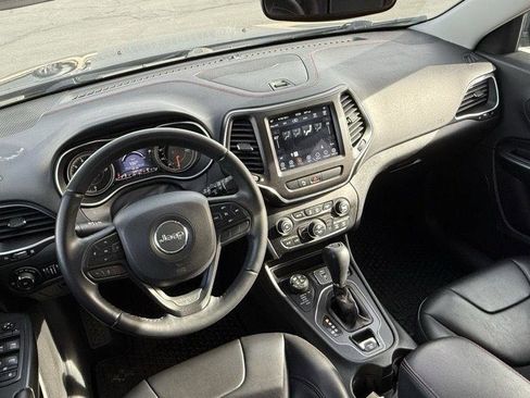 Used 2020 Jeep Cherokee Trailhawk image 25