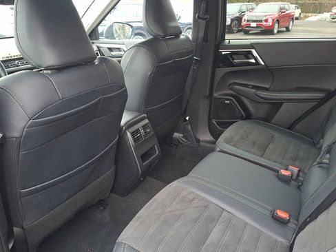 Used 2025 Mitsubishi Outlander SE image 20