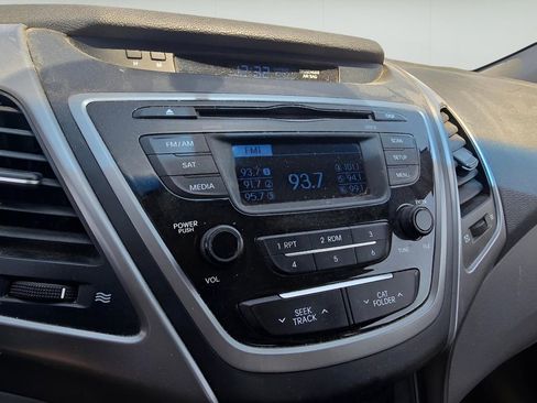 Used 2016 Hyundai Elantra SE image 19