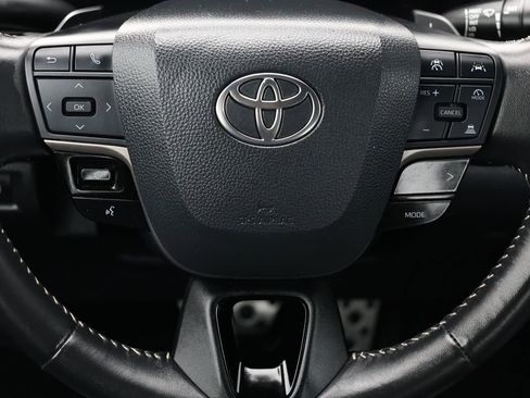 Used 2025 Toyota Camry SE FWD image 17