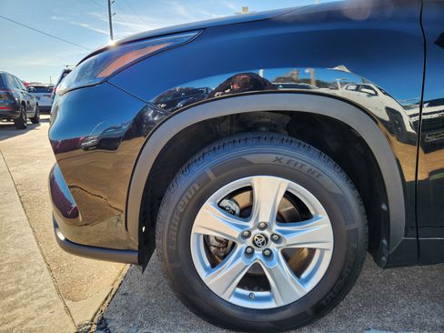 Used 2023 Toyota Highlander L image 9