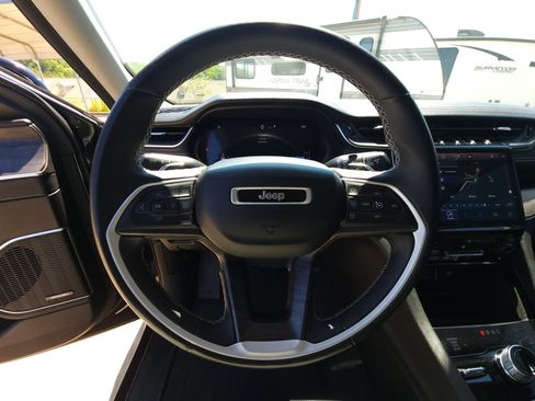 Used 2021 Jeep Grand Cherokee L Limited AWD/4WD image 23