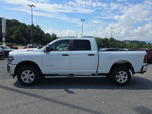 Used 2026 RAM 2500 Big Horn AWD/4WD image 6