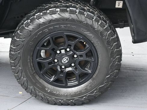 Used 2022 Toyota Tacoma SR5 w/ Technology Package RWD image 35