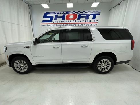 Used 2025 GMC Yukon XL Denali AWD/4WD image 7