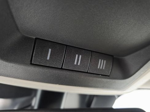 Used 2017 RAM 1500 Laramie AWD/4WD image 18