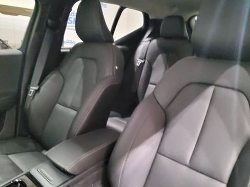 Used 2024 Volvo XC40 B5 Plus w/ Protection Package Premier AWD/4WD image 17