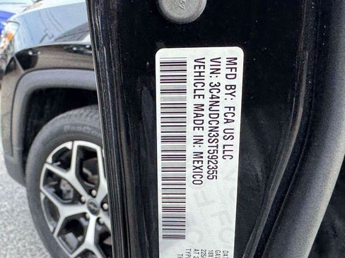 Used 2025 Jeep Compass Limited w/ Sun & Sound Group AWD/4WD image 20