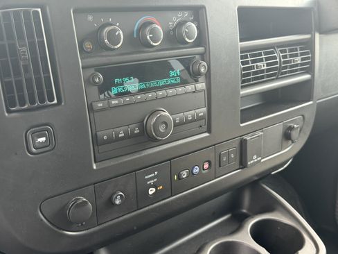 Used 2025 GMC Savana 3500 LT w/ LT Preferred Equipment Group RWD image 22