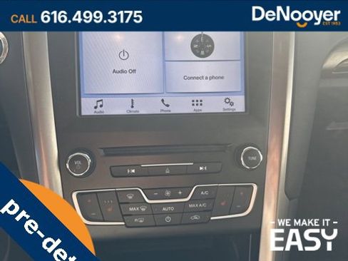Used 2018 Ford Fusion SE w/ Fusion SE Technology Package image 11