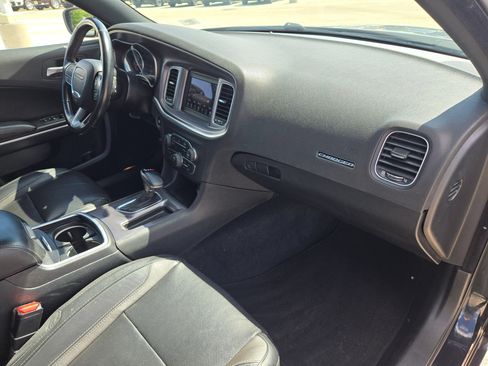 Used 2020 Dodge Charger SXT w/ Leather Interior Group RWD image 27