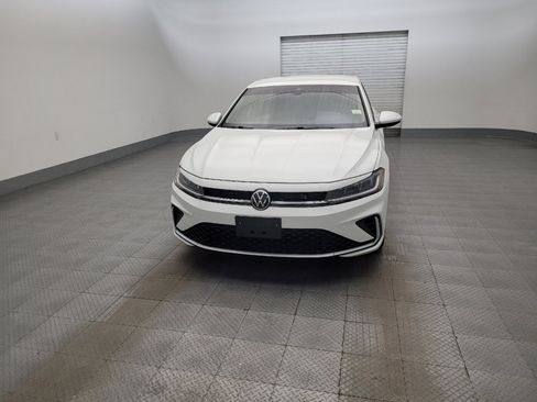 Used 2025 Volkswagen Jetta SE FWD image 15