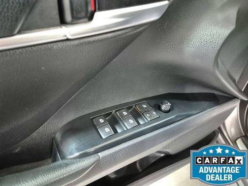 Used 2018 Toyota Camry SE FWD image 16