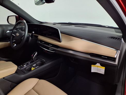 Certified 2024 Cadillac XT4 Luxury w/ Cold Weather Package image 9