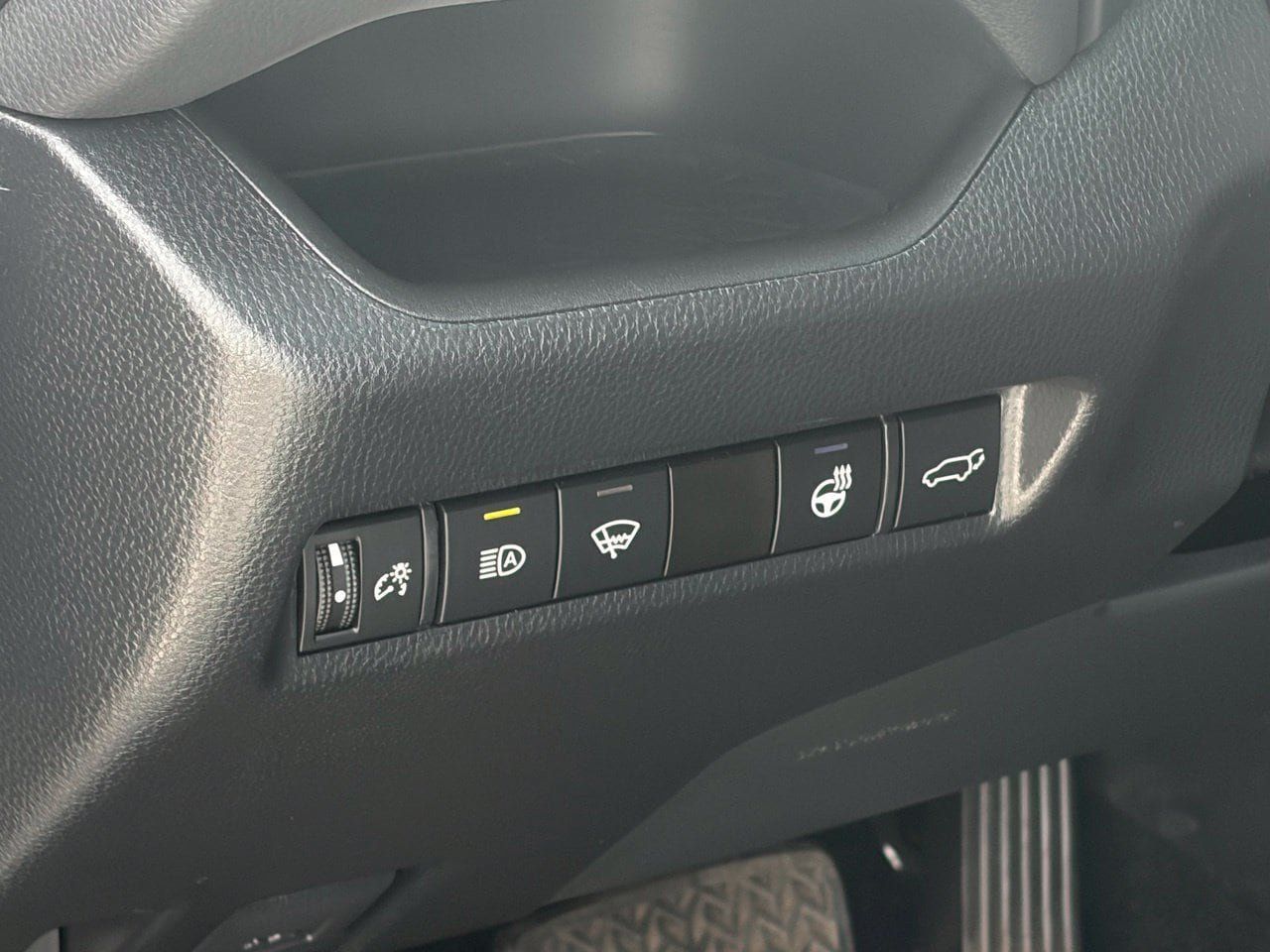 Used 2021 Toyota RAV4 XLE Premium AWD/4WD image 8