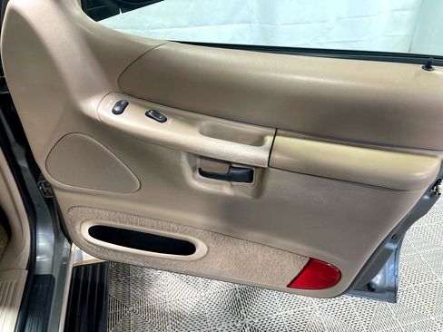 Used 2000 Ford Explorer Eddie Bauer image 14