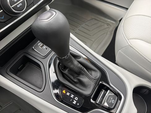 Used 2020 Jeep Cherokee Limited w/ Technology Group FWD image 26