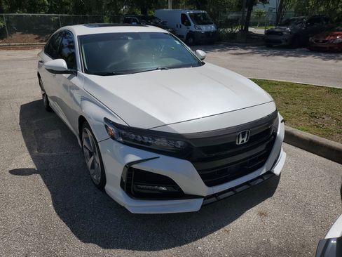 Used 2019 Honda Accord Touring image 2