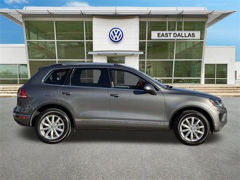 Used 2015 Volkswagen Touareg Sport image 3