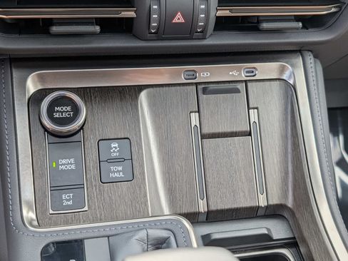 Used 2026 Lexus GX 550 w/ Accessory Package (2T) AWD/4WD image 31