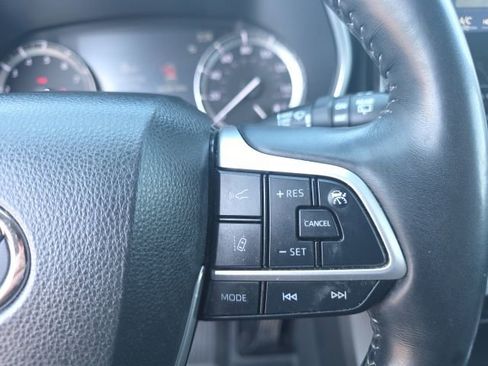 Used 2022 Toyota Highlander Limited image 19