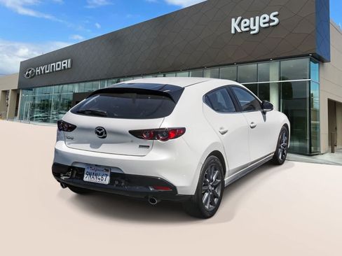 Used 2020 MAZDA MAZDA3 Hatchback FWD image 4