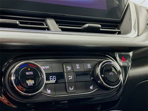 Certified 2025 Chevrolet Trax LT w/ LT Convenience Package image 19