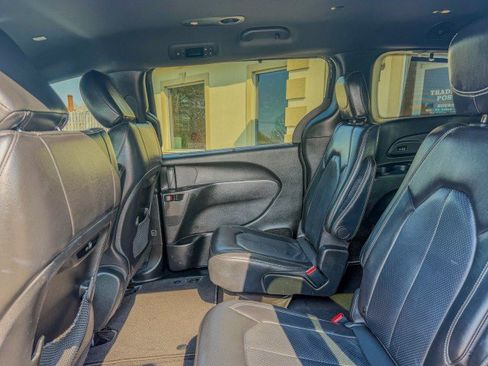 Used 2021 Chrysler Pacifica Touring-L w/ Premium & Safety Sphere Group image 6