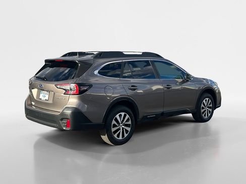 Used 2022 Subaru Outback Premium image 5