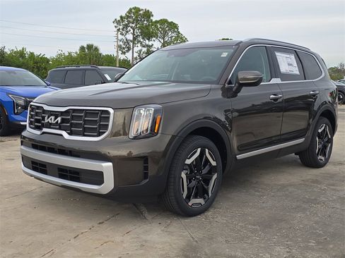 New 2025 Kia Telluride S image 4