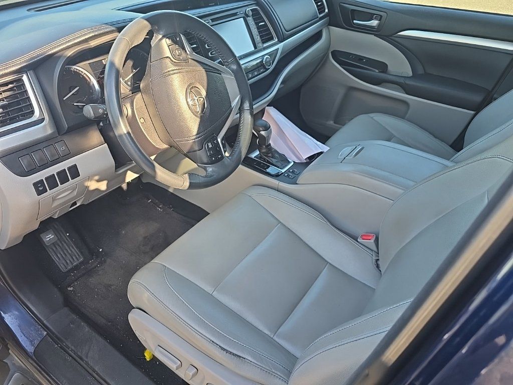 Used 2014 Toyota Highlander XLE AWD/4WD image 13