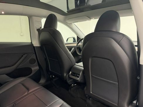 Used 2025 Tesla Model Y Long Range RWD image 14