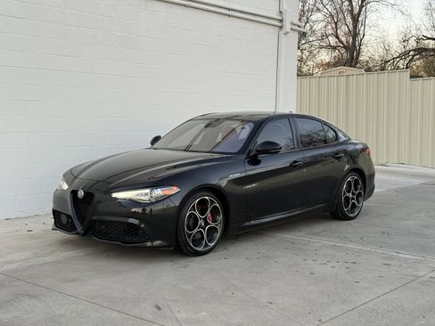 Used 2022 Alfa Romeo Giulia Veloce image 3