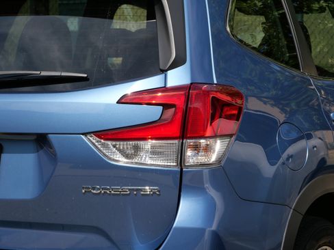 Used 2023 Subaru Forester Limited AWD/4WD image 9