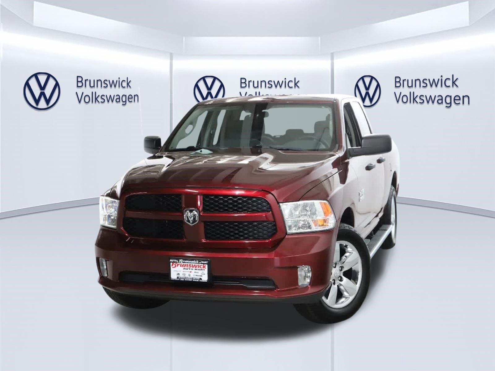 Used 2018 RAM 1500 Express w/ Express Value Package AWD/4WD image 3