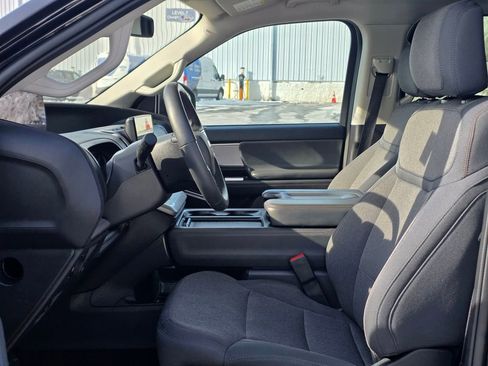 Used 2025 Ford Expedition Active image 13