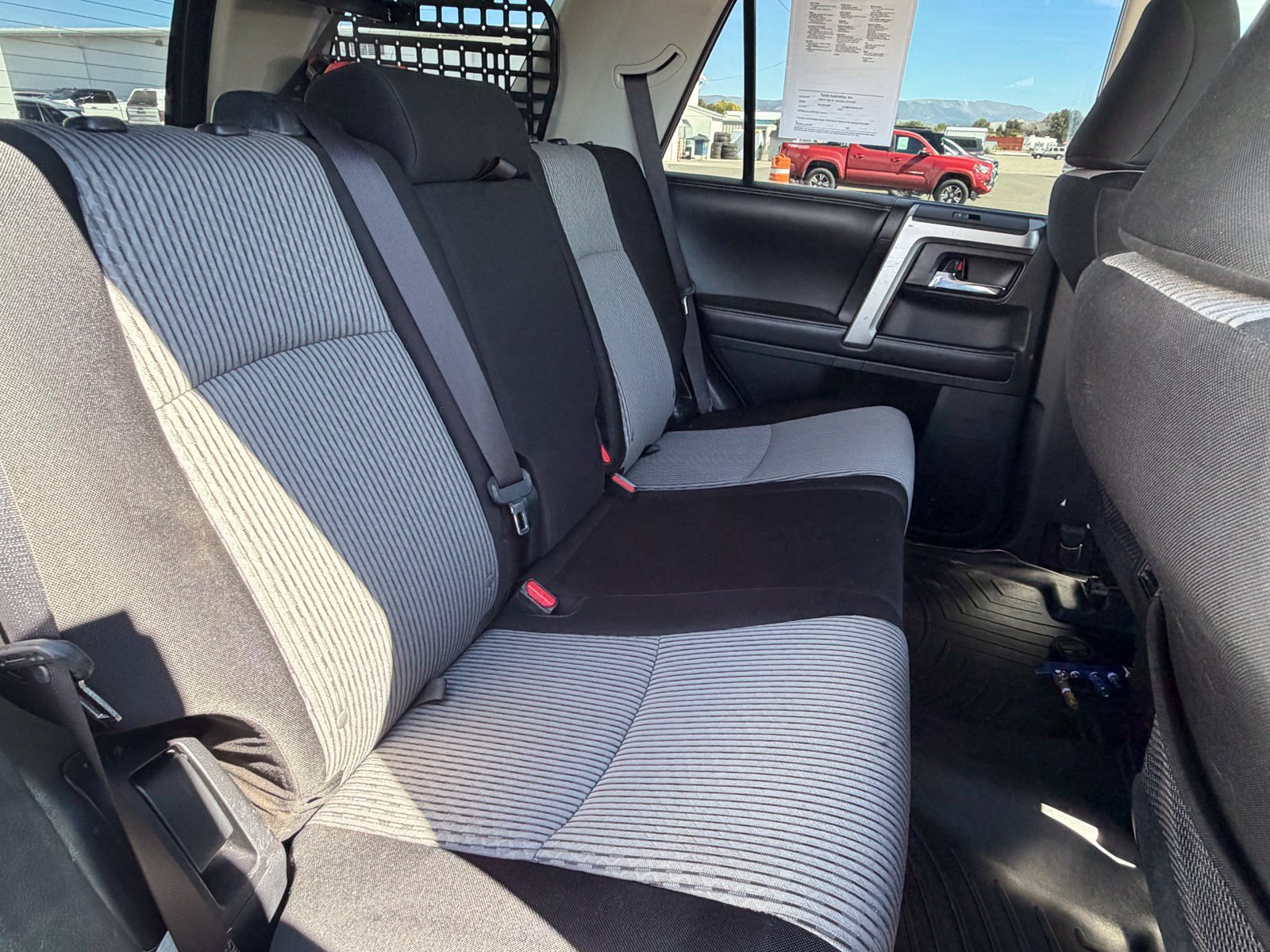 Used 2017 Toyota 4Runner SR5 AWD/4WD image 37