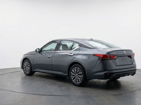 Used 2025 Nissan Altima 2.5 SV image 6