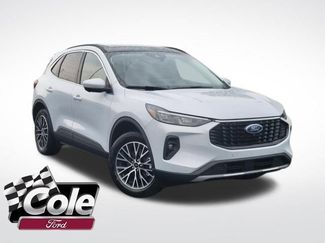 New 2025 Ford Escape SE w/ PHEV Premium Package 360° Tour
