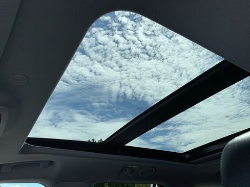 Used 2022 Ford Explorer XLT w/ Equipment Group 202A image 27